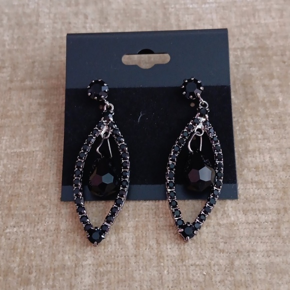 Vintage Black Crystal Tear Drop Dangle Earrings - Picture 6 of 6